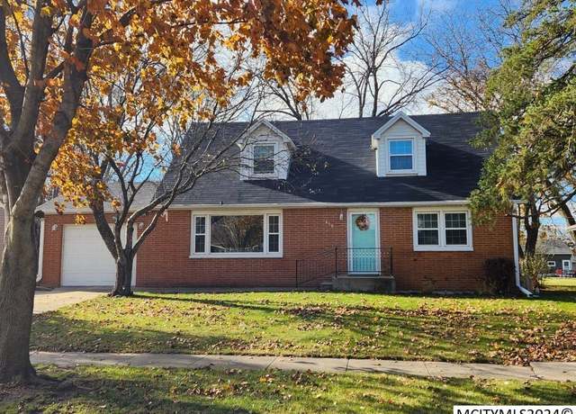 Property at 616 S Indiana Ave, Mason City, IA 50401, 4 beds, 1.75 baths