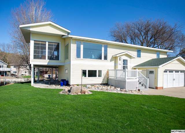 Property at 4674 N Shore Dr Dr, Clear Lake, IA 50428, 3 beds, 3 baths