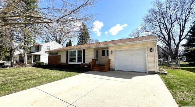 Photo of 95 Lakeview Dr Dr, Mason City, IA 50401