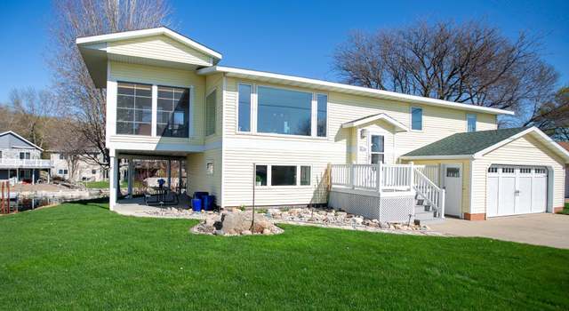 Photo of 4674 N Shore Dr Dr, Clear Lake, IA 50428