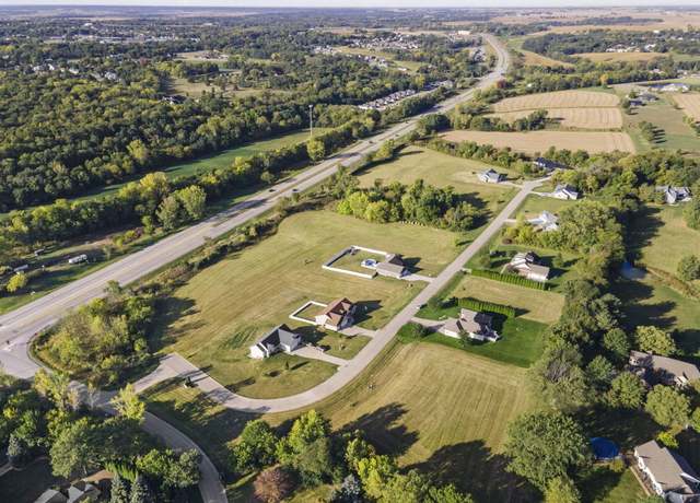 Property at 2621 Anna Elizabeth Ln, Muscatine, IA 52761