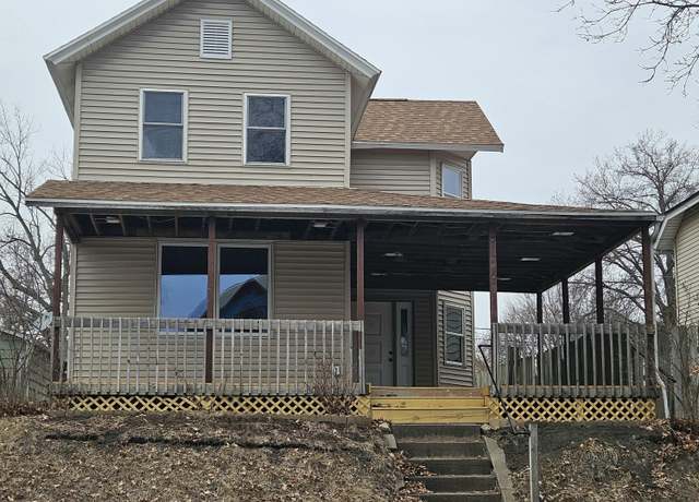 Property at 609 E 8th St, Muscatine, IA 52761, 3 beds, 2 baths