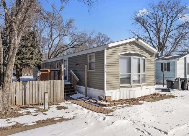 Property at 1034 Kammerer Ct, Muscatine, IA 52761, 4 beds, 2 baths