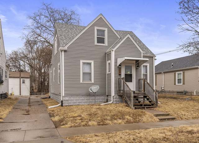 Property at 213 E 8th St, Muscatine, IA 52761, 2 beds, 1 bath