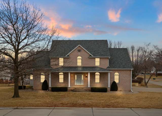 Property at 106 Lofgren Dr, Mediapolis, IA 52637, 3 beds, 4 baths