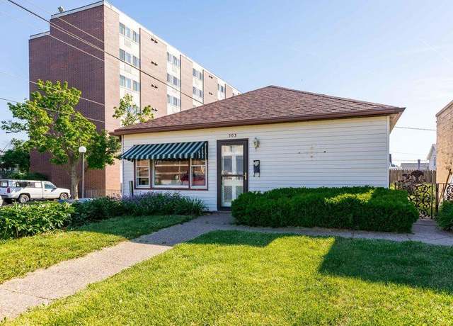 Property at 503 Iowa Ave, Muscatine, IA 52761, 2 beds, 1 bath