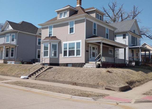 Property at 600 Pine St, Muscatine, IA 52761, 3 beds, 1 bath