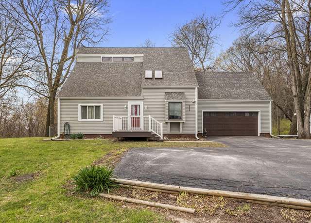 Property at 2253 Ridgeview Dr, Muscatine, IA 52761, 3 beds, 2 baths