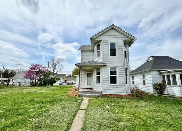 Property at 1312 Oak St, Muscatine, IA 52761, 3 beds, 1 bath