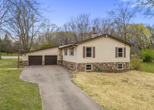 Property at 402 Myrtle Ln, Muscatine, IA 52761, 3 beds, 2 baths