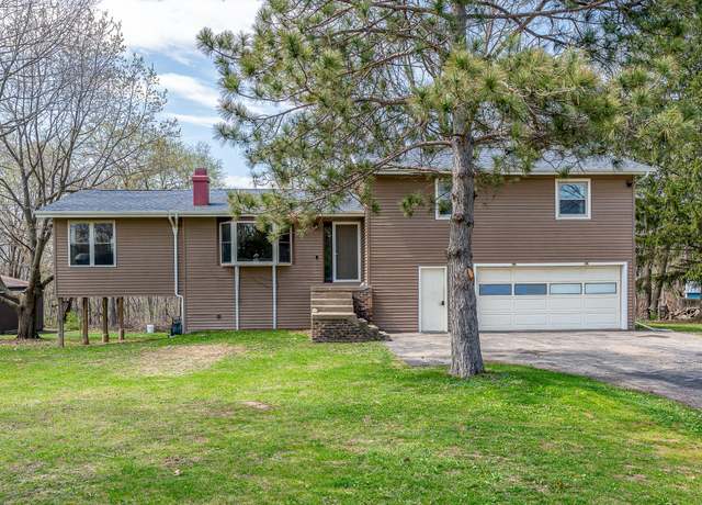 Property at 1988 Geneva Hills Rd, Muscatine, IA 52761, 3 beds, 3 baths