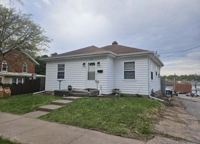 Property at 910 Orange St, Muscatine, IA 52761, 2 beds, 1 bath
