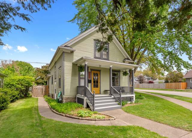 Property at 1559 Washington St, Muscatine, IA 52761, 4 beds, 2 baths