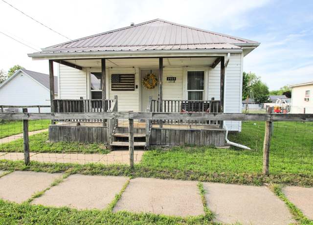 Property at 1915 Demorest Ave, Muscatine, IA 52761, 3 beds, 2 baths