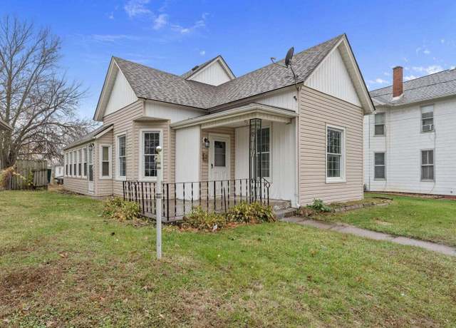 Property at 1310 Lucas St, Muscatine, IA 52761, 3 beds, 2 baths