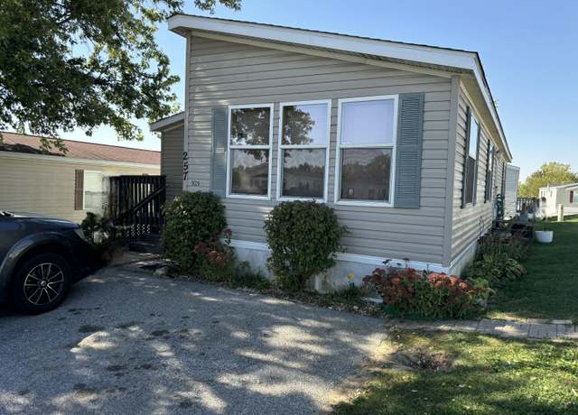 Property at 5026 N Dittmer St, Davenport, IA 52806, 3 beds, 2 baths