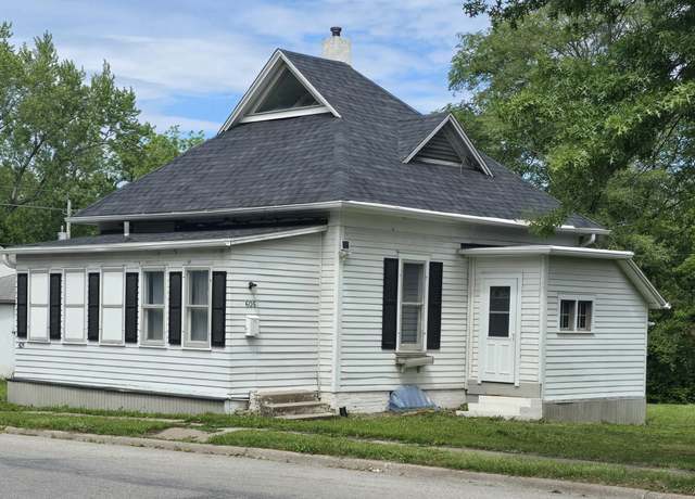 Property at 605 N 2nd St, Fairfield, IA 52556, 2 beds, 1 bath