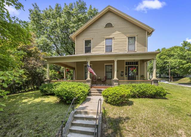 Property at 617 E 9th St, Muscatine, IA 52761, 3 beds, 3 baths