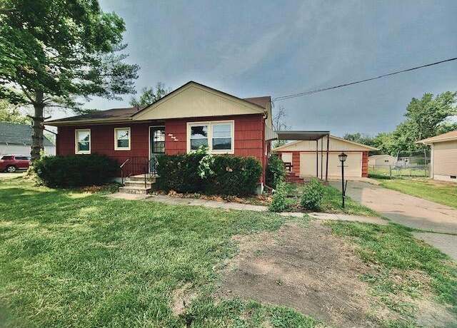 Property at 945 W Williams St, Ottumwa, IA 52501, 2 beds, 1 bath