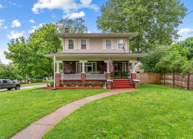 Property at 1100 Oakland Dr, Muscatine, IA 52761, 6 beds, 3 baths