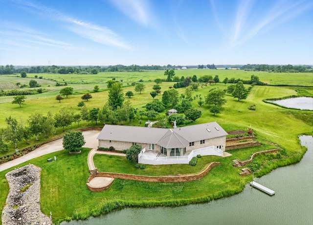 Property at 1924 Vanatta Ave, Muscatine, IA 52761, 3 beds, 4 baths