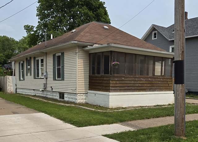 Property at 1007 Sycamore St, Muscatine, IA 52761, 2 beds, 1 bath