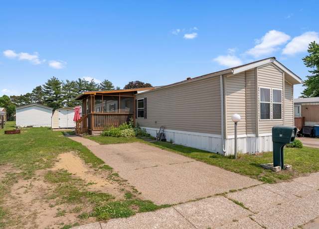 Property at 37 Cyril Ave, Muscatine, IA 52761, 2 beds, 2 baths