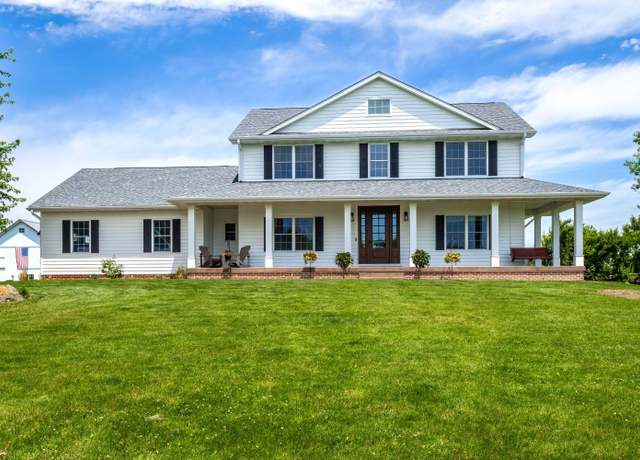 Property at 2793 180th St, Muscatine, IA 52761, 5 beds, 4 baths