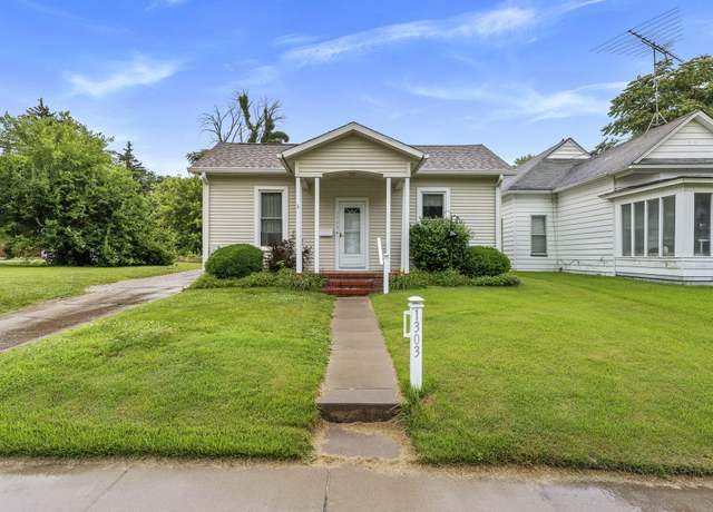 Property at 1303 Orange St, Muscatine, IA 52761, 2 beds, 1 bath