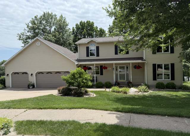 Property at 310 Wood Creek Ln, Muscatine, IA 52761, 4 beds, 4 baths