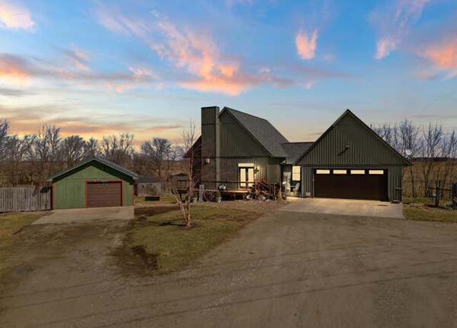 Property at 2818 Old White Way, Ainsworth, IA 52201, 2 beds, 3 baths