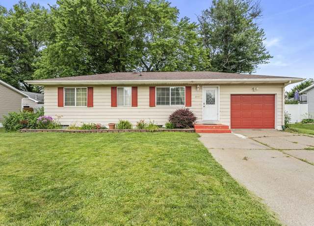Property at 2907 Allen St, Muscatine, IA 52761, 3 beds, 2 baths