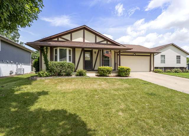 Property at 3205 Spinning Wheel Ct, Muscatine, IA 52761, 3 beds, 3 baths