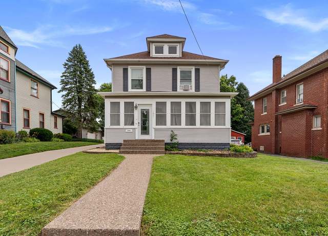 Property at 1807 Mulberry Ave, Muscatine, IA 52761, 4 beds, 3 baths