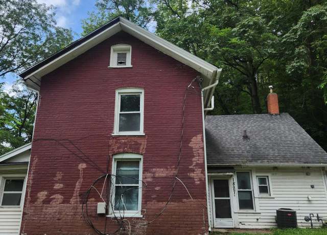 Property at 1827 Hershey Ave, Muscatine, IA 52761, 3 beds, 1 bath