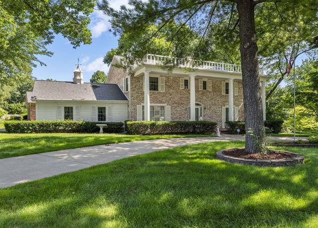 Property at 2001 Circle Dr, Muscatine, IA 52761, 4 beds, 4 baths
