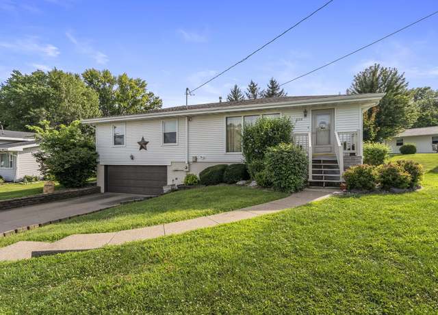 Property at 2126 Bidwell Rd, Muscatine, IA 52761, 3 beds, 3 baths