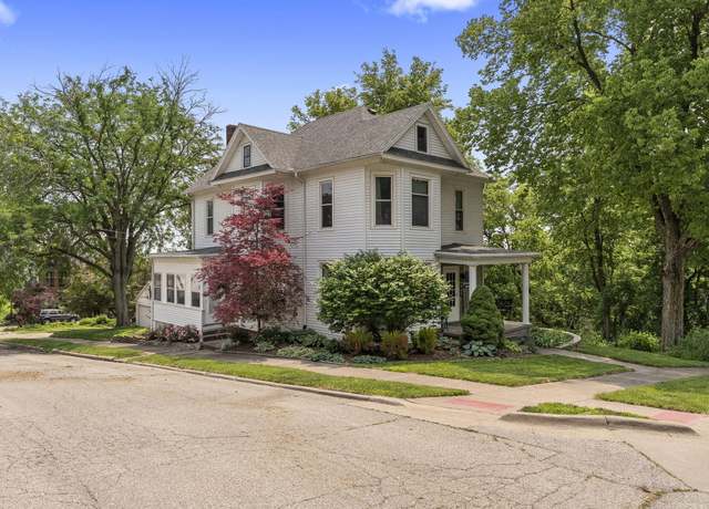 Property at 900 W 3rd St, Muscatine, IA 52761, 4 beds, 2 baths