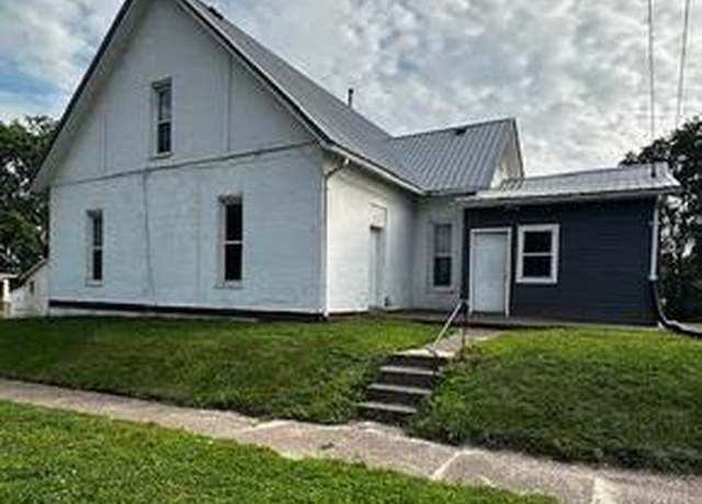 Property at 517 E 8th St, Muscatine, IA 52761, 7 beds, 2 baths