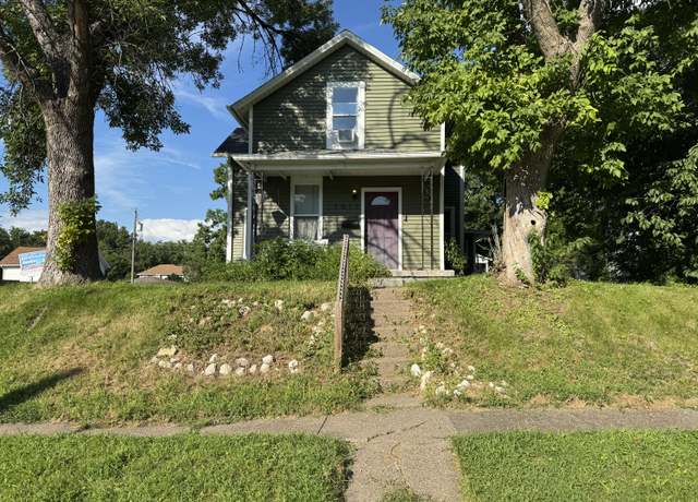 Property at 1017 Oak St, Muscatine, IA 52761, 3 beds, 1 bath