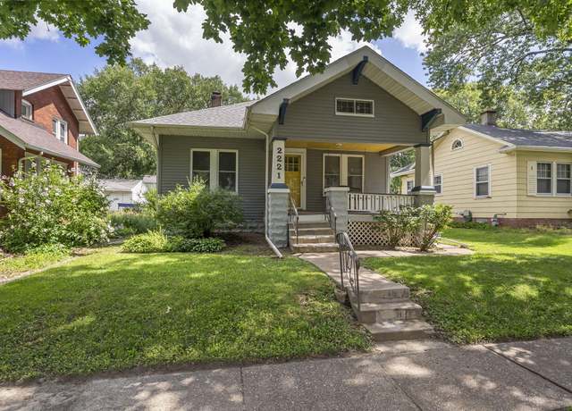 Property at 2221 Western Ave, Davenport, IA 52803, 3 beds, 2 baths