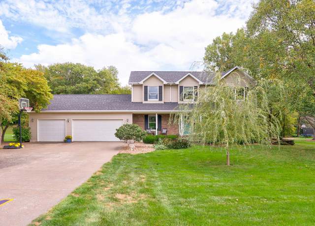 Photo of 2688 Becky Thatcher Rd, Muscatine, IA 52761