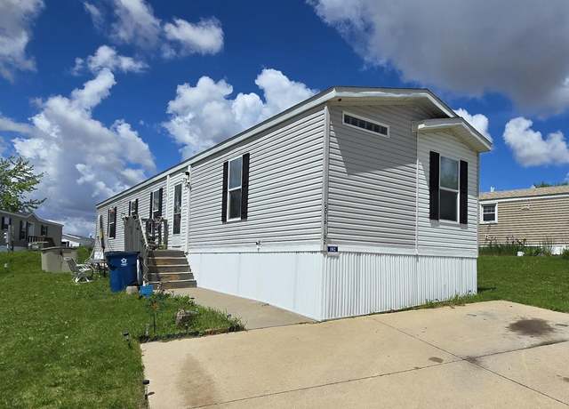 Property at 5016 Ruben Dr, Davenport, IA 52806, 3 beds, 2 baths