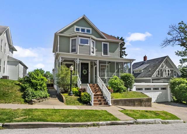 Property at 812 W 3rd St, Muscatine, IA 52761, 4 beds, 2 baths
