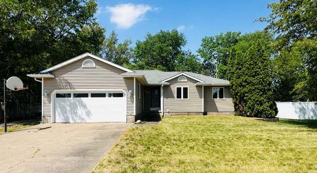 Photo of 122 Cedar St, Fruitland, IA 52749