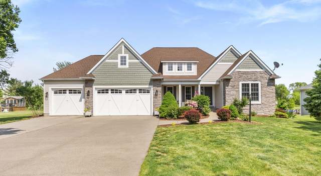 Photo of 1923 Ashford Ave, Muscatine, IA 52761
