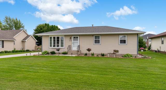 Photo of 810 W Wate St, Wilton, IA 52778