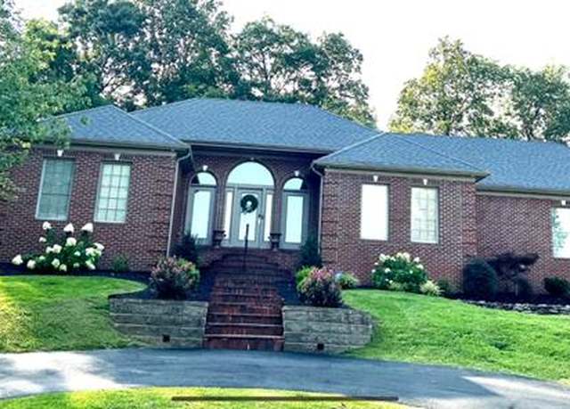 Property at 216 Fox Chase Cir, Madisonville, KY 42431, 3 beds, 3 baths