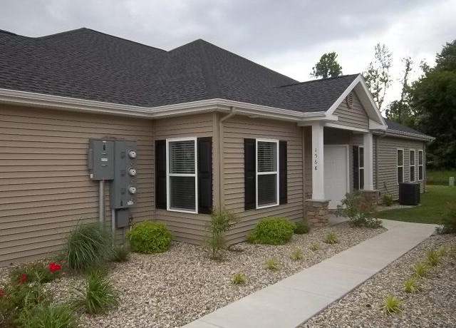 Property at 1560 Yellow Wood Dr, Madisonville, KY 42431, 2 beds, 2 baths