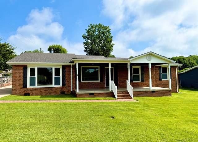 Property at 2015 Carter Dr, Madisonville, KY 42431, 3 beds, 2 baths